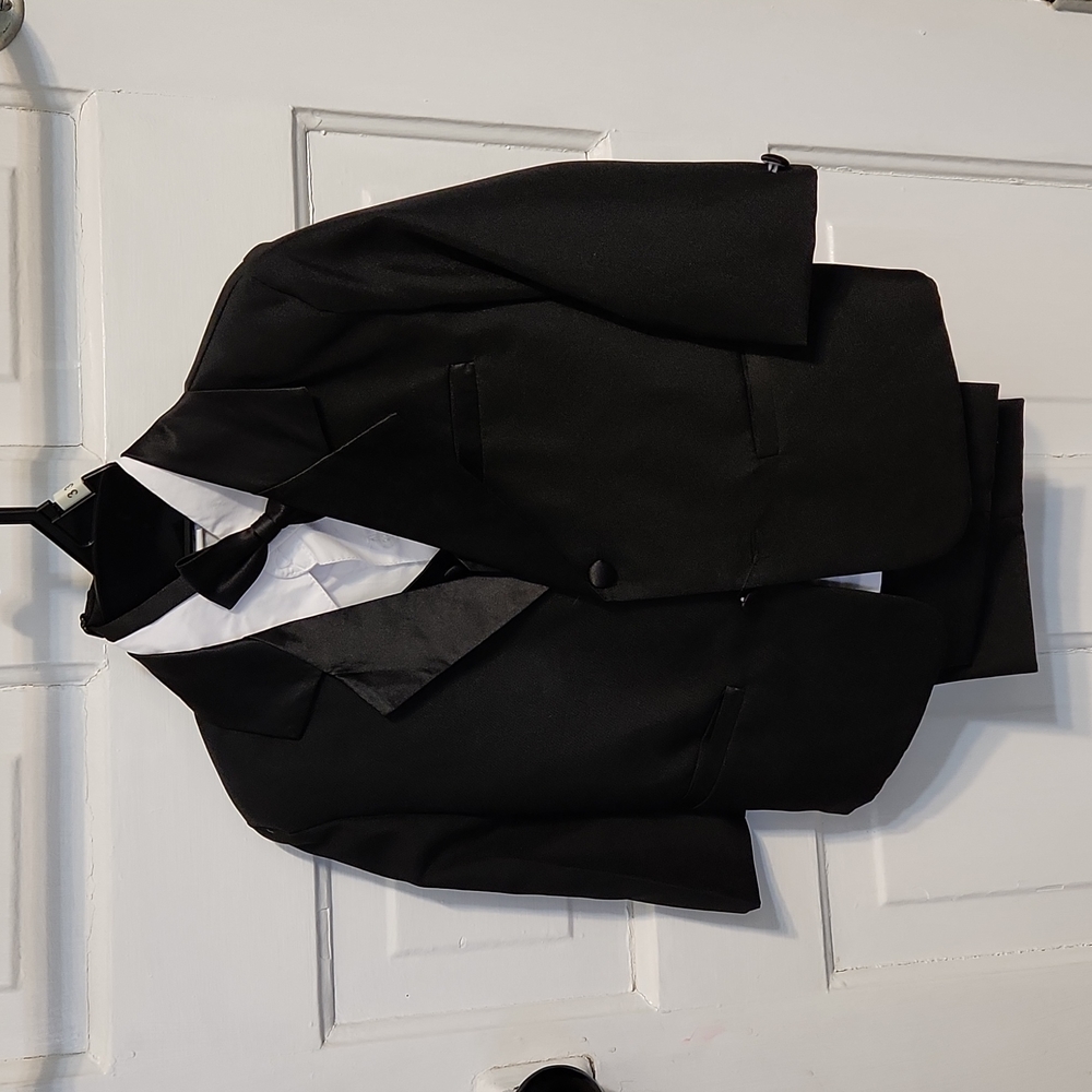3T tux Men's Wearhouse